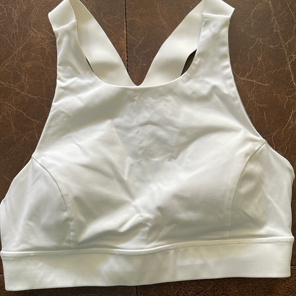 NWOT Lululemon White Fast and Free bra Size 6